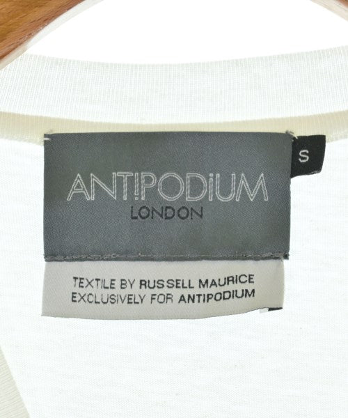 ANTIPODIUM เสื้อยืด/เสื้อท็อปส์