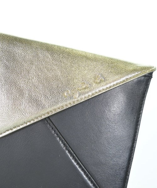 agnes b. VOYAGE คลัตช์