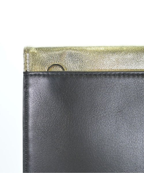 agnes b. VOYAGE คลัตช์