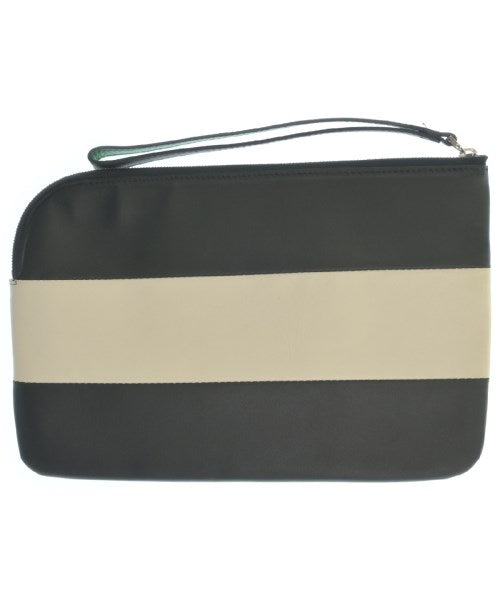 agnes b. VOYAGE คลัตช์