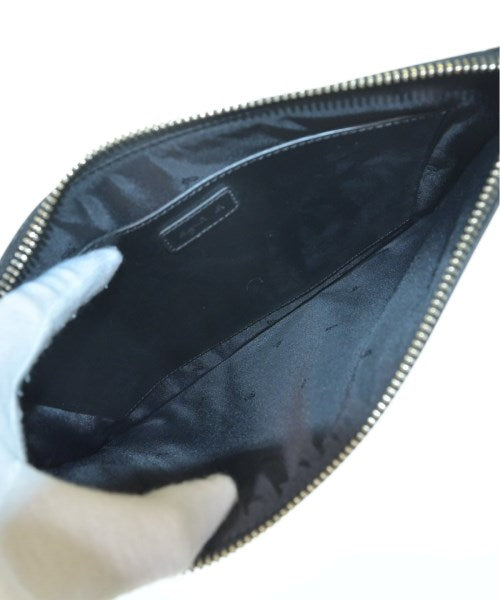 agnes b. VOYAGE คลัตช์