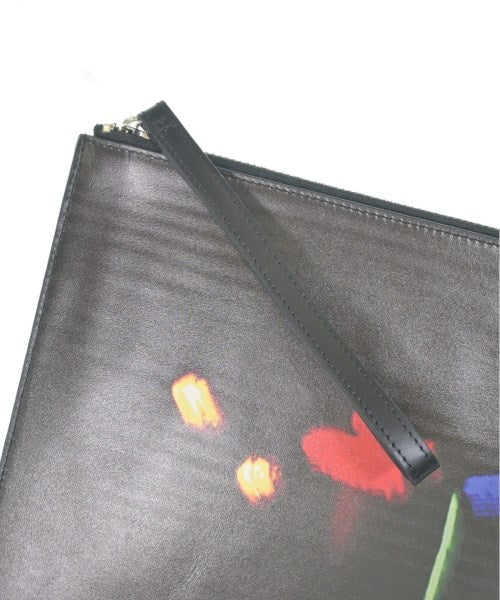 agnes b. VOYAGE คลัตช์