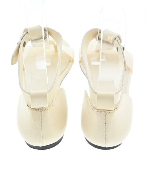 megumi ochi รองเท้าแตะ