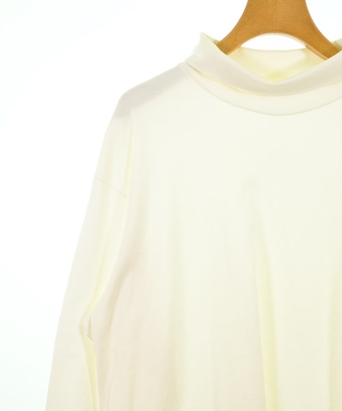 AURALEE เสื้อยืด/เสื้อท็อปส์