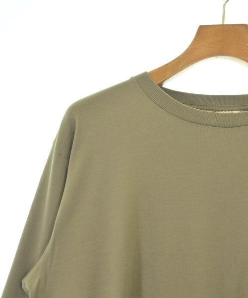AURALEE เสื้อยืด/เสื้อท็อปส์