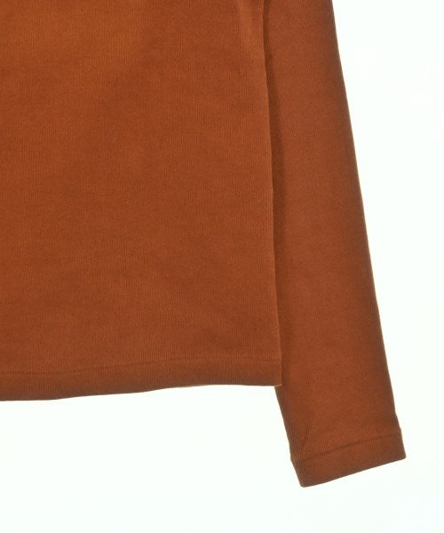 AURALEE เสื้อยืด/เสื้อท็อปส์