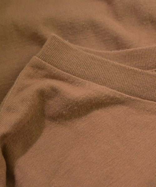 AURALEE เสื้อยืด/เสื้อท็อปส์