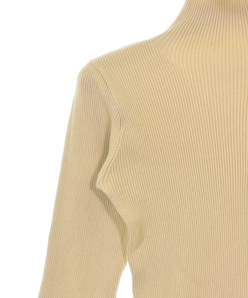 AURALEE เสื้อยืด/เสื้อท็อปส์