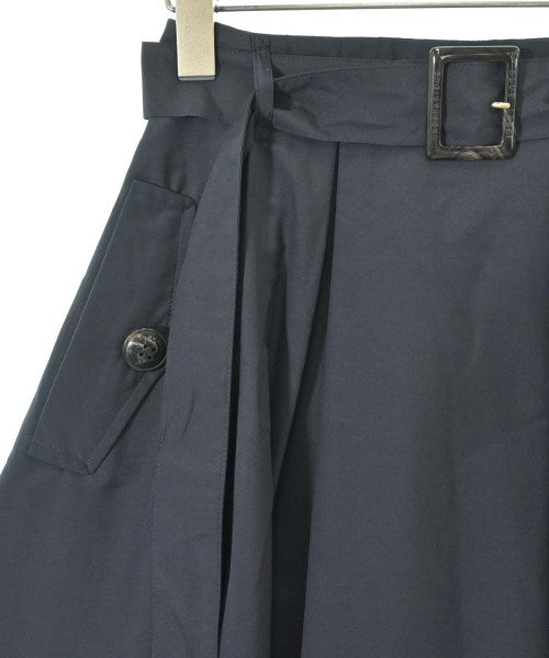 BLUE LABEL CRESTBRIDGE กระโปรงยาวถึงเข่า