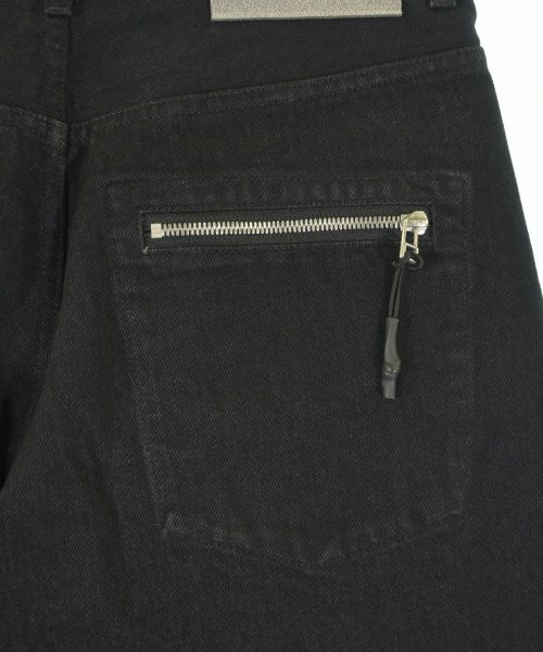 Name. ยีนส์