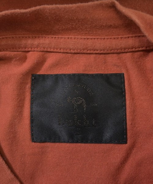 bukht เสื้อยืด/เสื้อท็อปส์