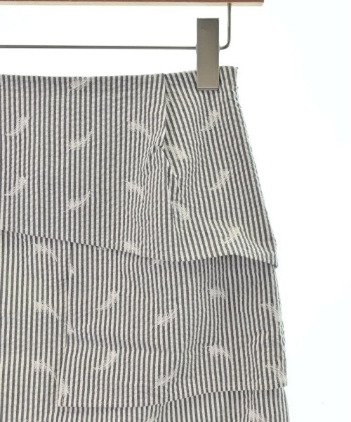 TARO HORIUCHI กระโปรงยาวถึงเข่า