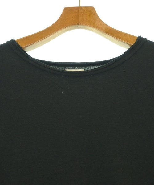 v::room เสื้อยืด/เสื้อท็อปส์