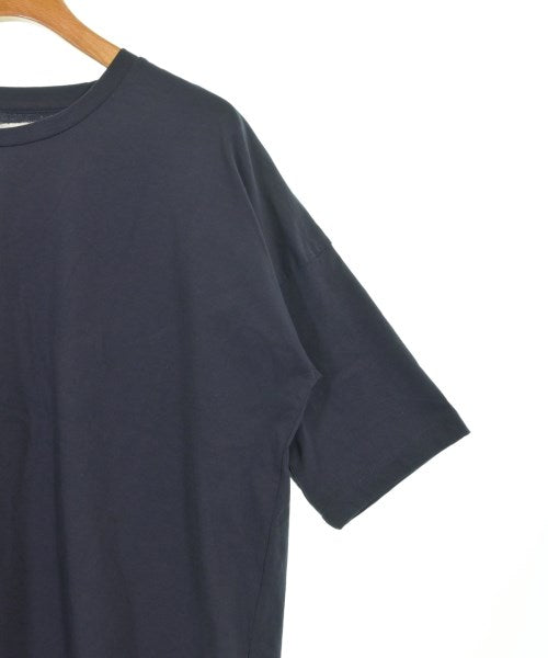 v::room เสื้อยืด/เสื้อท็อปส์
