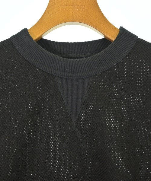 v::room เสื้อยืด/เสื้อท็อปส์