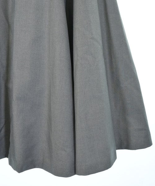 Noela กระโปรงยาวถึงเข่า