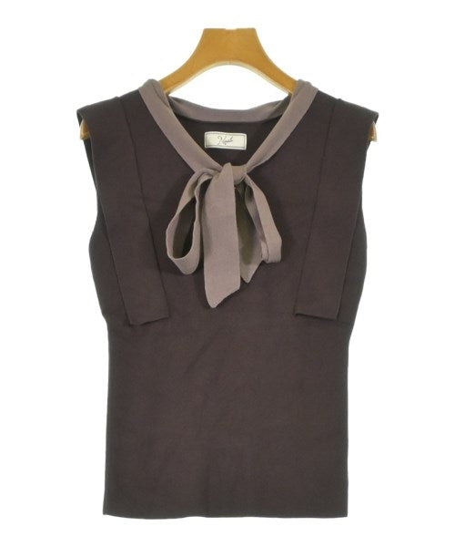 Noela เสื้อแขนกุด