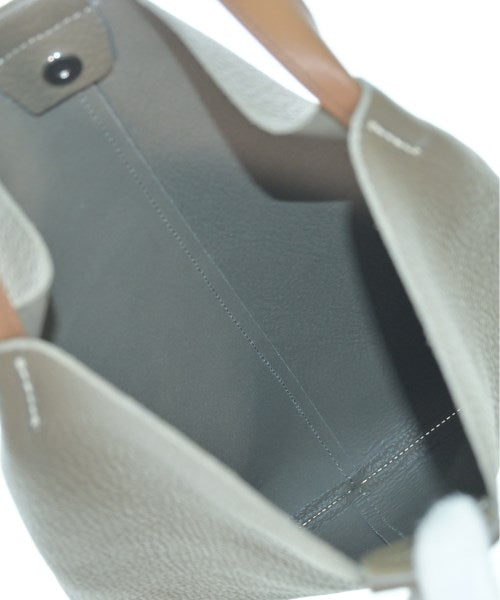 Hender Scheme กระเป๋าสะพาย