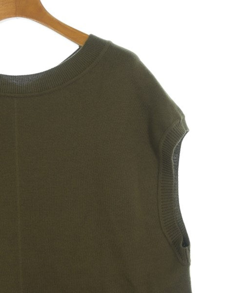 Gabardine K.T เสื้อแขนกุด