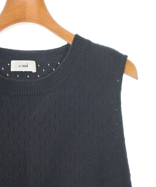 LI HUA เสื้อแขนกุด