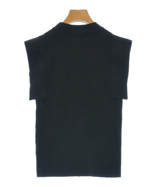 CLANE เสื้อแขนกุด