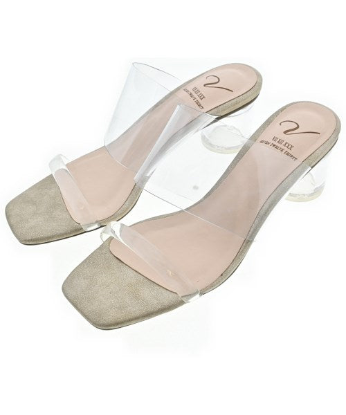 V VII XII XXX รองเท้าแตะ