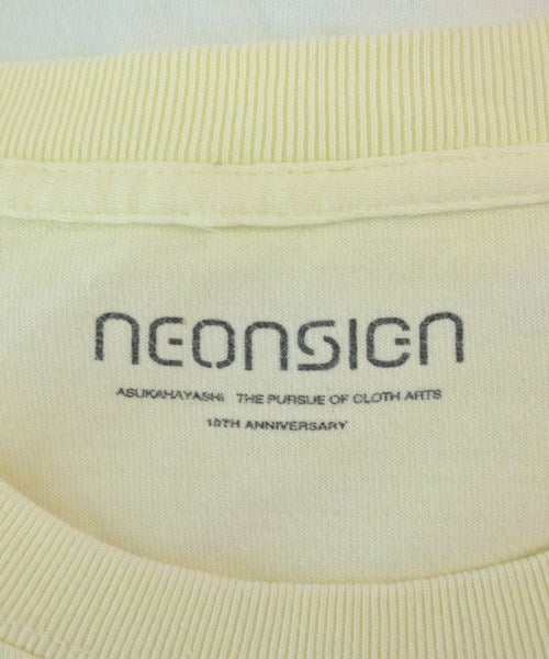 NEON SIGN เสื้อยืด/เสื้อท็อปส์