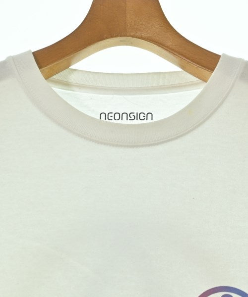 NEON SIGN เสื้อยืด/เสื้อท็อปส์