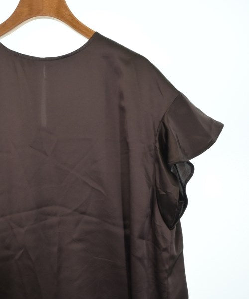 R เสื้อสตรี