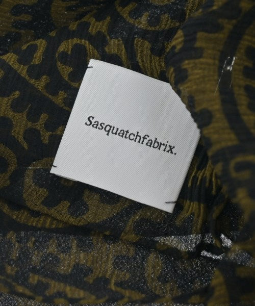Sasquatchfabrix. ผ้าคลุมไหล่