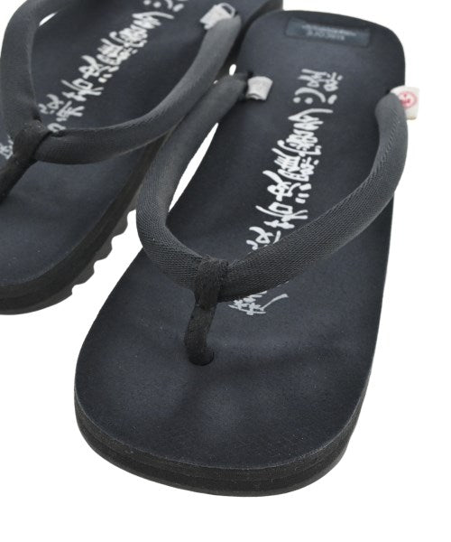black means รองเท้าแตะ