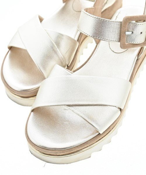 Luca Grossi รองเท้าแตะ