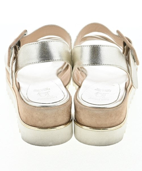 Luca Grossi รองเท้าแตะ