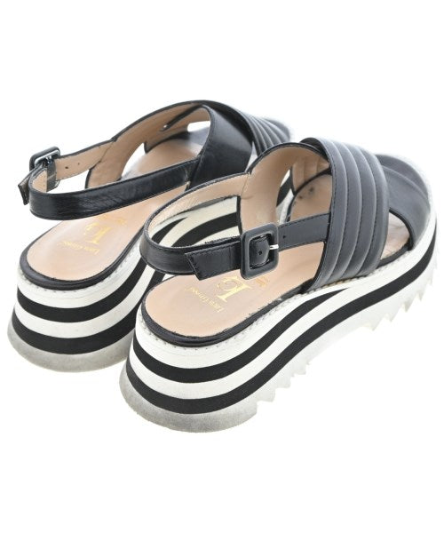 Luca Grossi รองเท้าแตะ