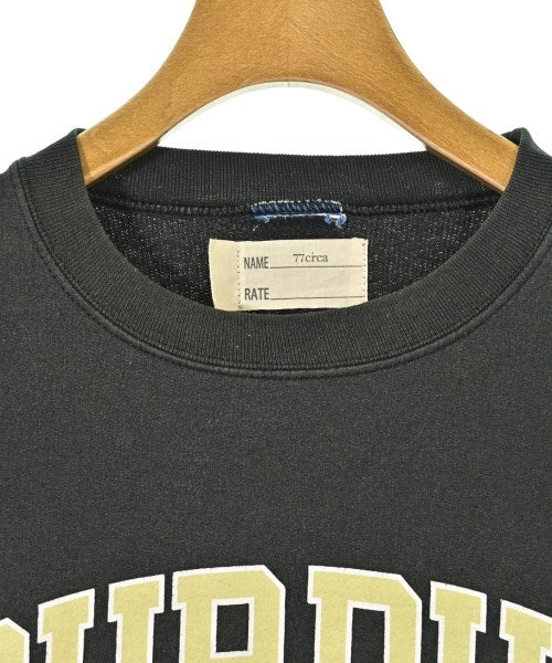 77circa เสื้อยืด/เสื้อท็อปส์