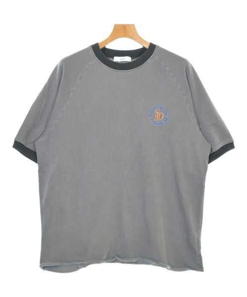 Discoat เสื้อยืด/เสื้อท็อปส์
