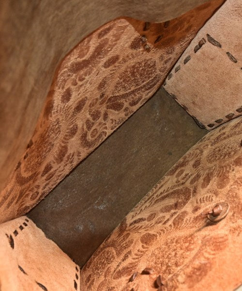 Carving Tribes กระเป๋าถือ