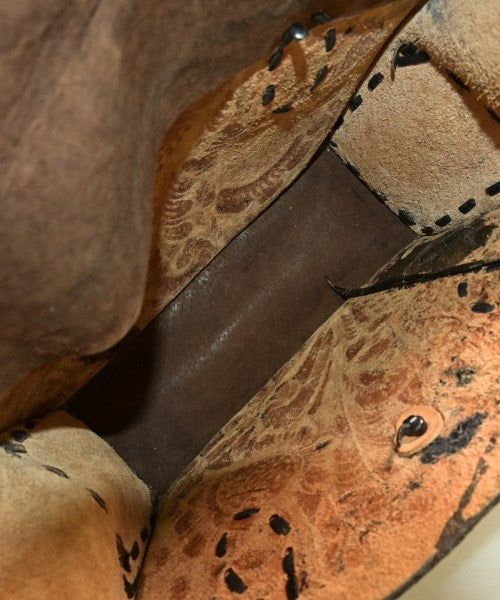 Carving Tribes กระเป๋าถือ