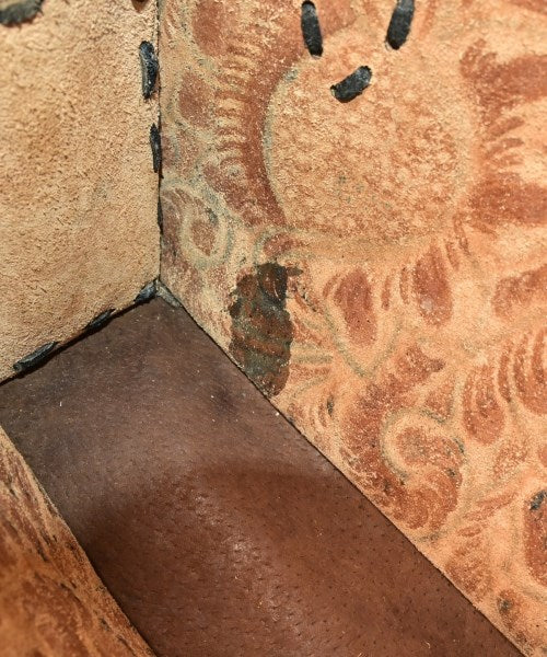 Carving Tribes กระเป๋าถือ