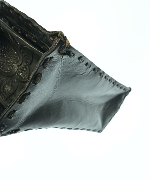 Carving Tribes กระเป๋าถือ