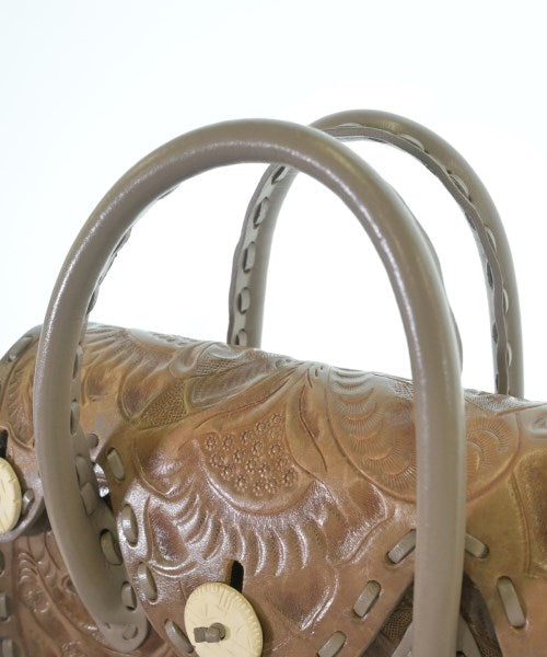 Carving Tribes กระเป๋าถือ