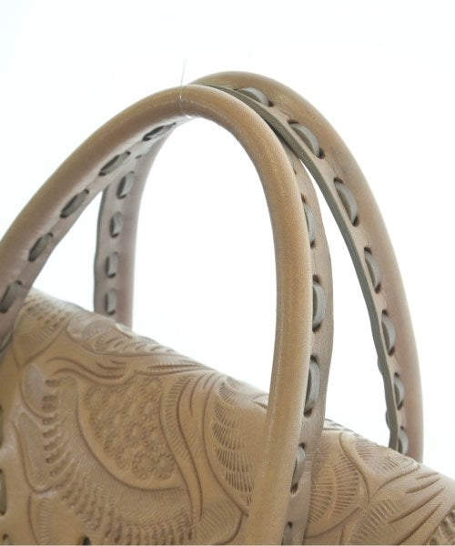 Carving Tribes กระเป๋าถือ
