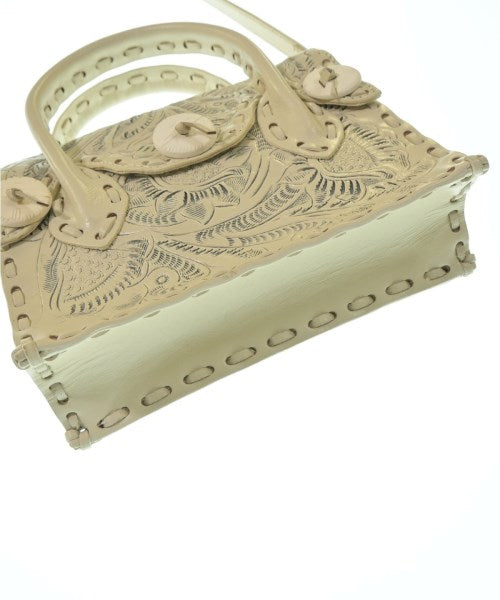 Carving Tribes กระเป๋าถือ