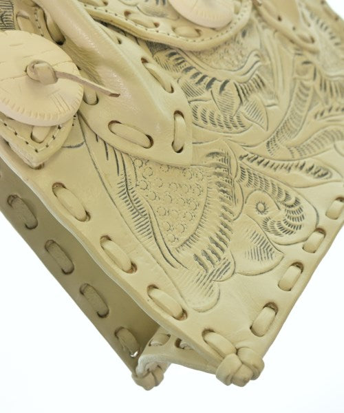 Carving Tribes กระเป๋าถือ