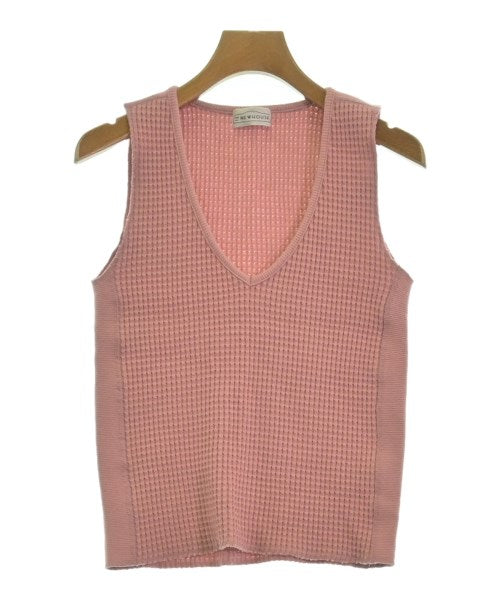 THE NEWHOUSE เสื้อแขนกุด