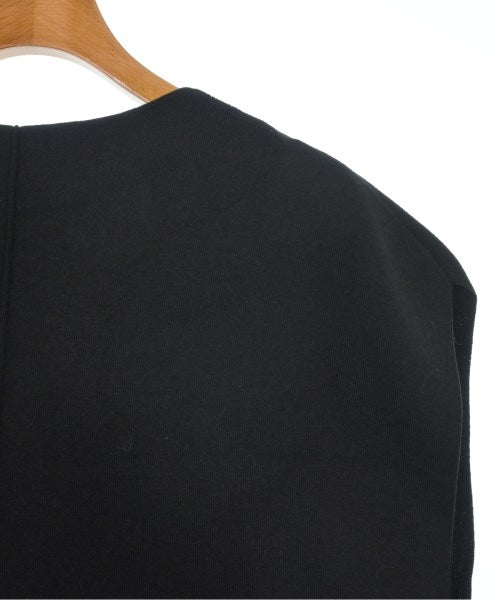 ELENDEEK เสื้อแขนกุด