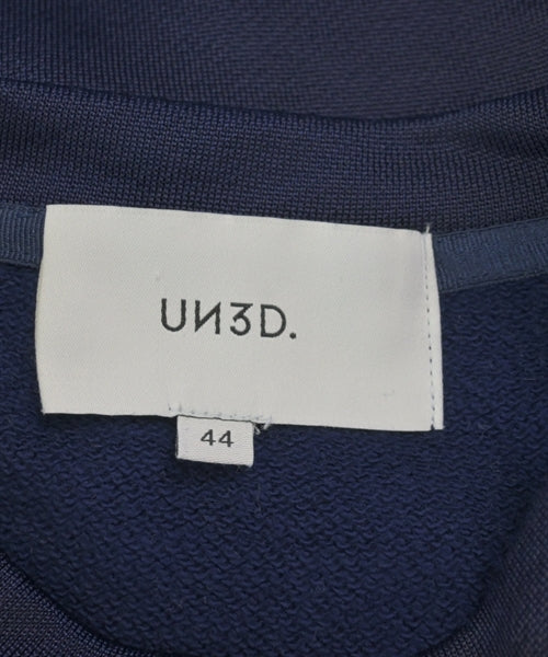 UN3D. เสื้อยืด/เสื้อท็อปส์