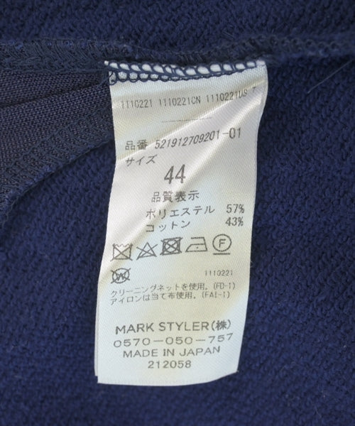 UN3D. เสื้อยืด/เสื้อท็อปส์
