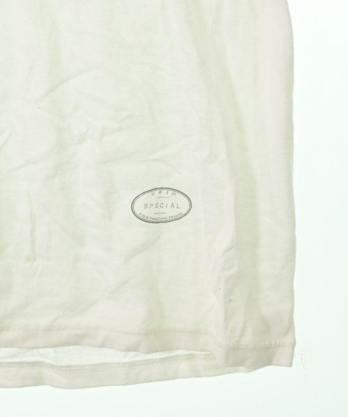 UN3D. เสื้อยืด/เสื้อท็อปส์