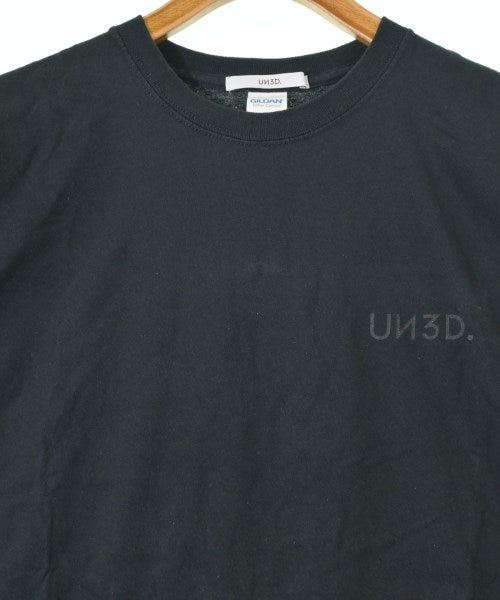 UN3D. เสื้อยืด/เสื้อท็อปส์